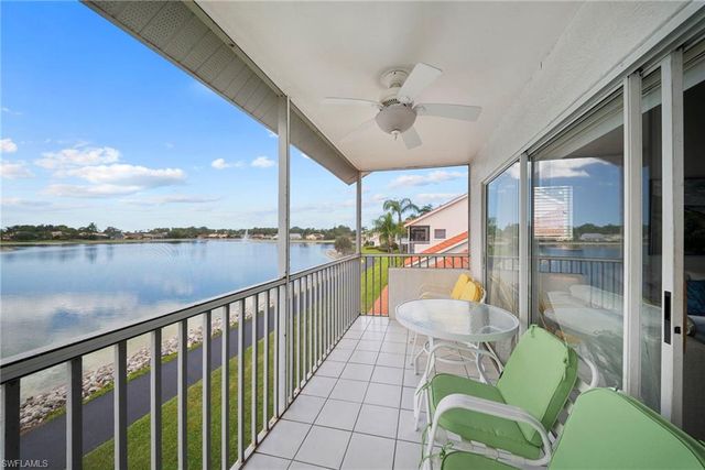 565 Windsor SQ 202, Naples, FL 34104