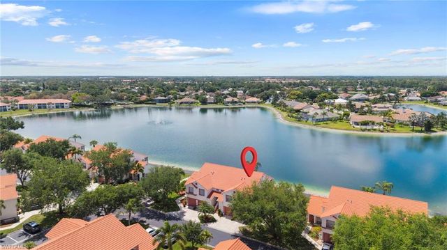 565 Windsor SQ 202, Naples, FL 34104