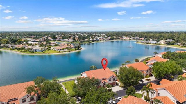 565 Windsor SQ 202, Naples, FL 34104