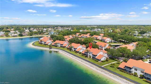 565 Windsor SQ 202, Naples, FL 34104