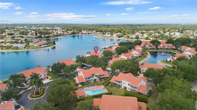 565 Windsor SQ 202, Naples, FL 34104