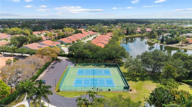 565 Windsor SQ 202, Naples, FL 34104