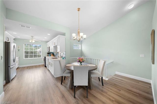 565 Windsor SQ 202, Naples, FL 34104