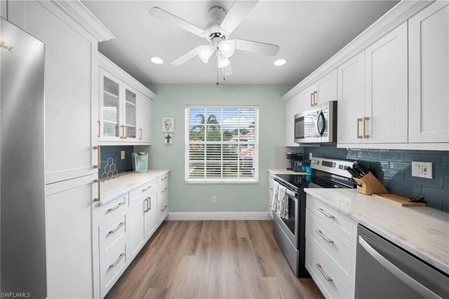 565 Windsor SQ 202, Naples, FL 34104