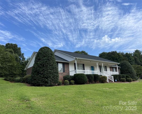 105 Winding Creek Drive, Morganton, NC 28655