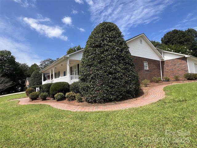 105 Winding Creek Drive, Morganton, NC 28655
