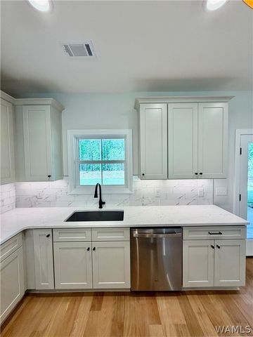 13699 J C Gilliam, Berry, AL 35546