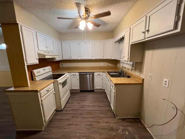 1005 Jefferson Street, Plainview, TX 79072