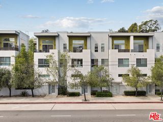 2397 Silver Lake Boulevard 22, Los Angeles, CA 90039