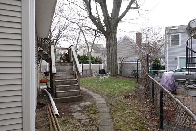 9 Crescent Square 00, Newton, MA 02458