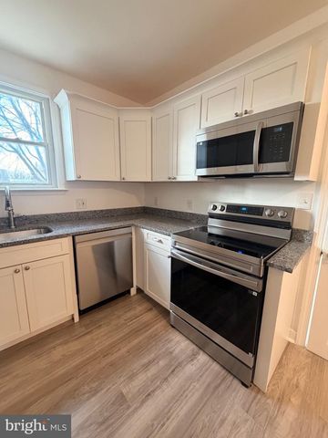 8323 BEAR CREEK DR, Baltimore, MD 21222