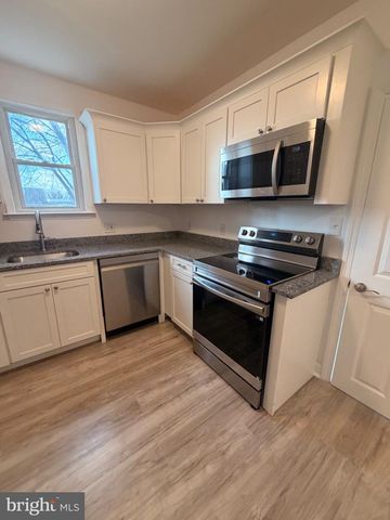 8323 BEAR CREEK DR, Baltimore, MD 21222