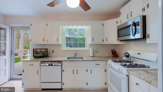 138 WOODLAND DR, Montgomeryville, PA 18936