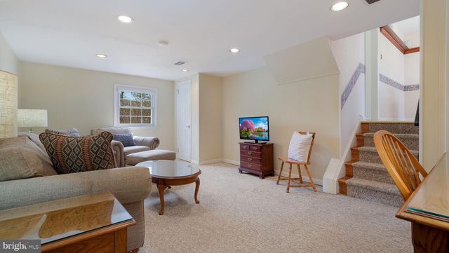 138 WOODLAND DR, Montgomeryville, PA 18936