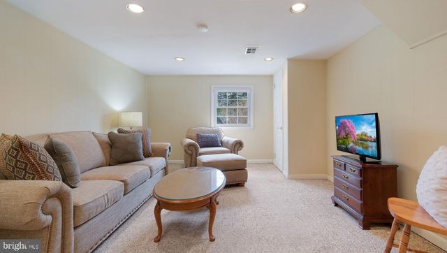 138 WOODLAND DR, Montgomeryville, PA 18936