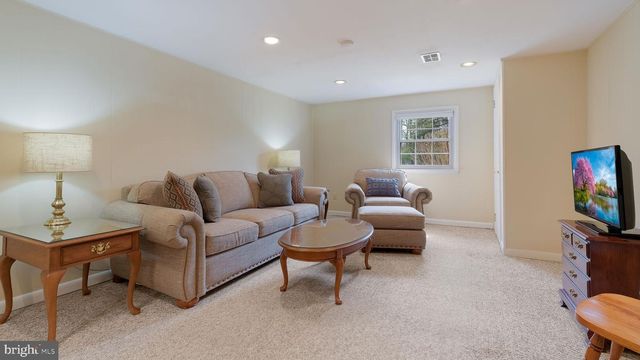 138 WOODLAND DR, Montgomeryville, PA 18936