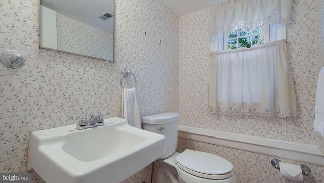 138 WOODLAND DR, Montgomeryville, PA 18936