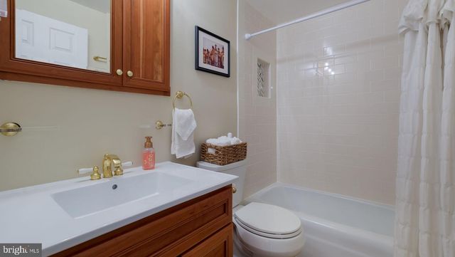 138 WOODLAND DR, Montgomeryville, PA 18936