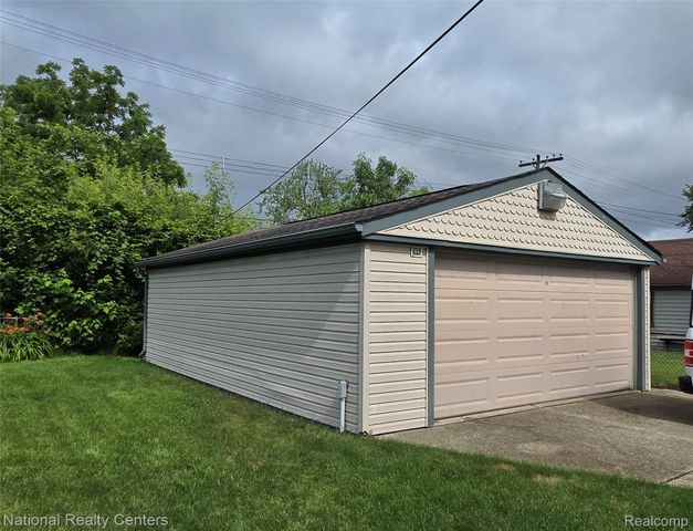 25279 Cole Street, Roseville, MI 48066