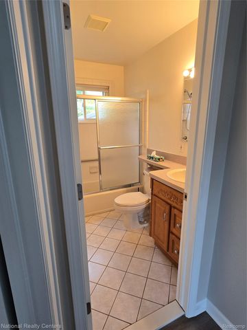 25279 Cole Street, Roseville, MI 48066