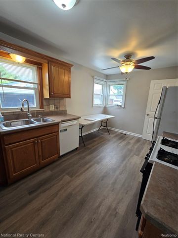 25279 Cole Street, Roseville, MI 48066