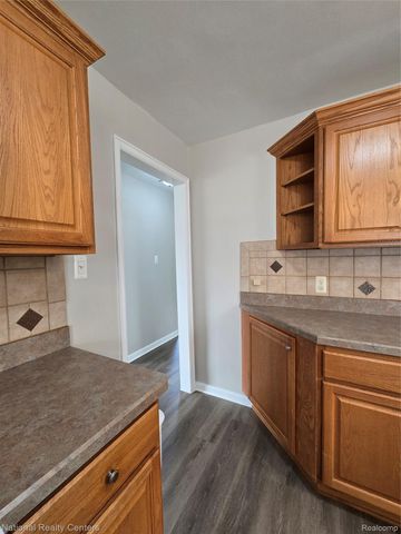 25279 Cole Street, Roseville, MI 48066
