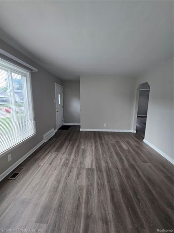 25279 Cole Street, Roseville, MI 48066