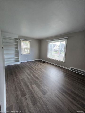 25279 Cole Street, Roseville, MI 48066