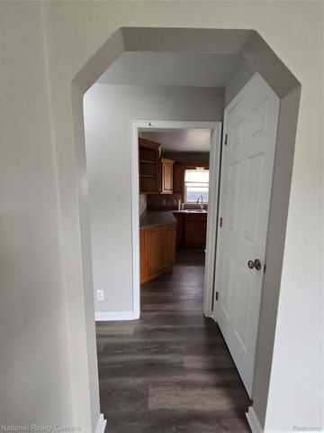 25279 Cole Street, Roseville, MI 48066