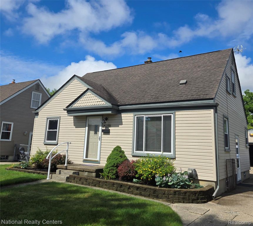 25279 Cole Street, Roseville, MI 48066