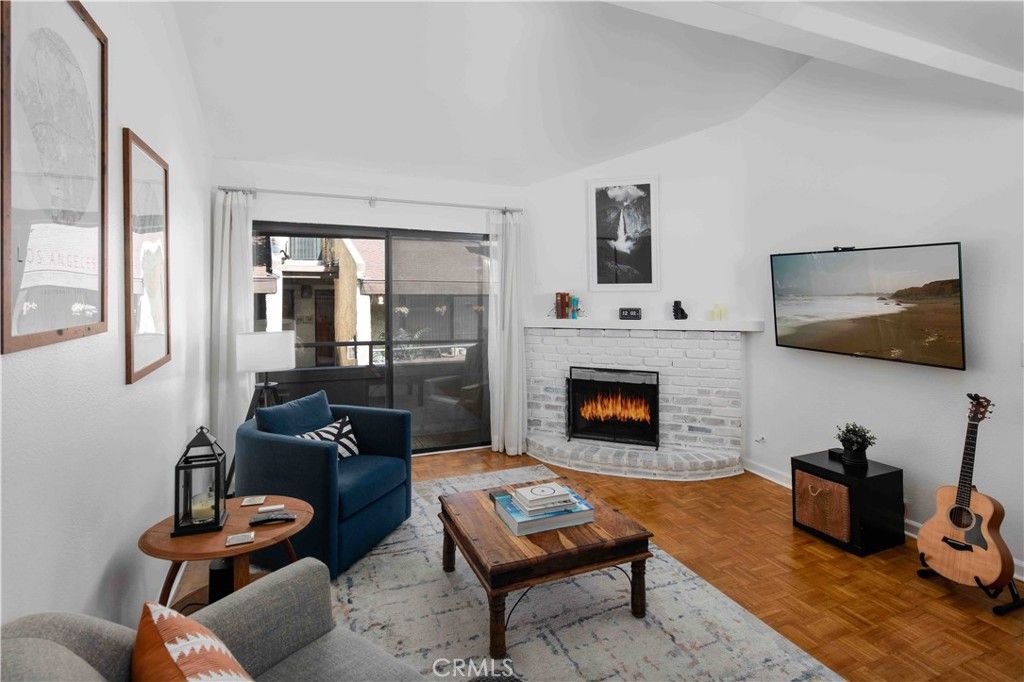 Image 1 of property listing at 7135 Firmament 25, Van Nuys, CA 91406