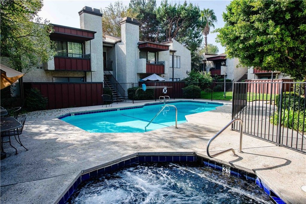 Image 13 of property listing at 7135 Firmament 25, Van Nuys, CA 91406