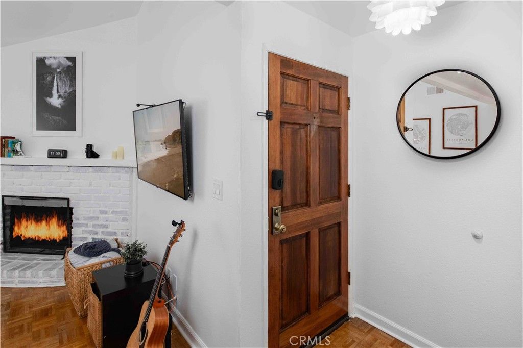 Image 2 of property listing at 7135 Firmament 25, Van Nuys, CA 91406