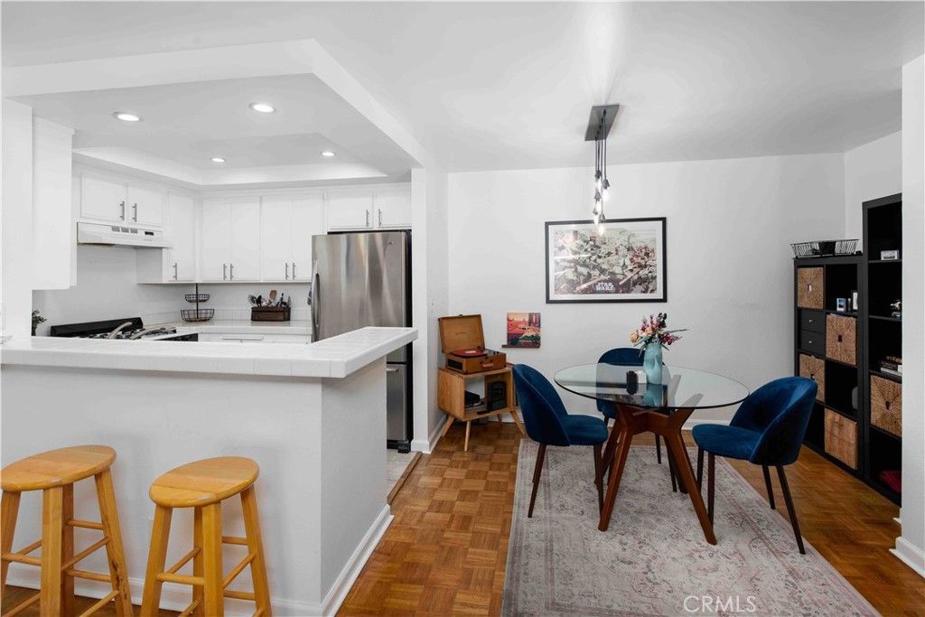 Image 3 of property listing at 7135 Firmament 25, Van Nuys, CA 91406