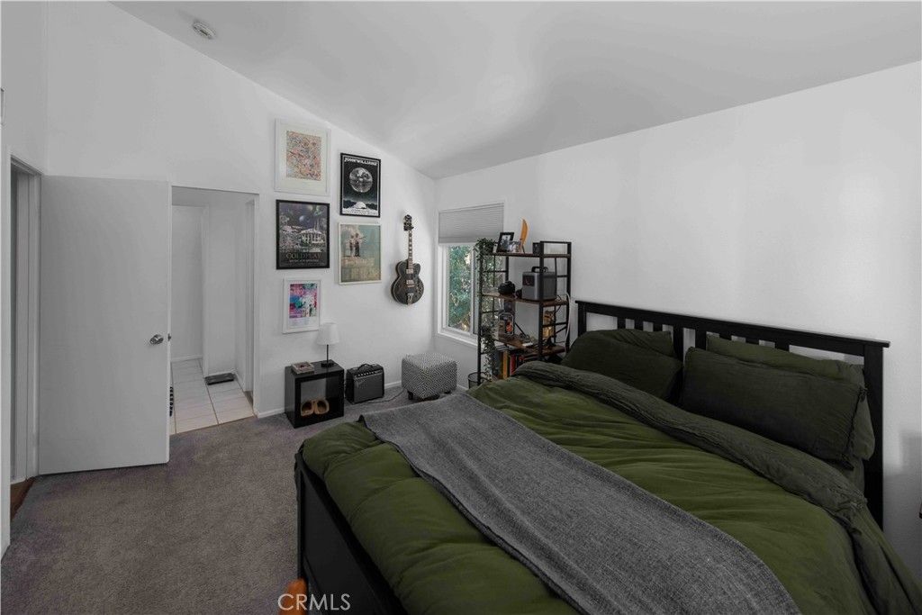 Image 7 of property listing at 7135 Firmament 25, Van Nuys, CA 91406