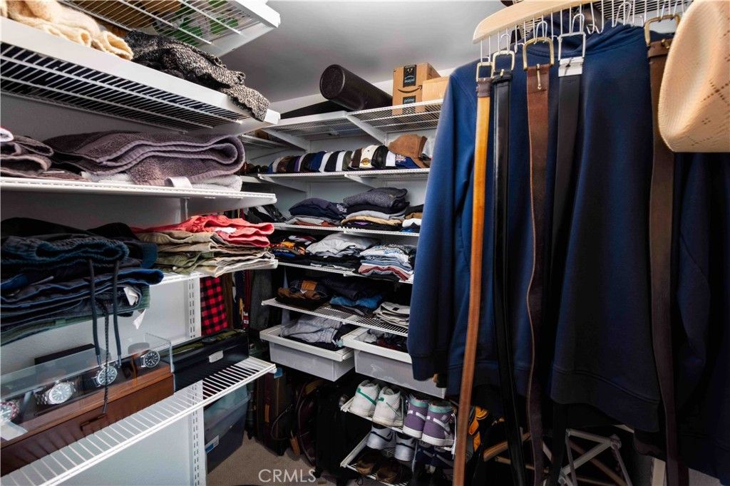 Image 8 of property listing at 7135 Firmament 25, Van Nuys, CA 91406