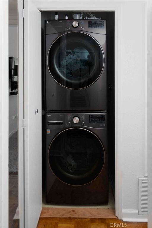 Image 9 of property listing at 7135 Firmament 25, Van Nuys, CA 91406