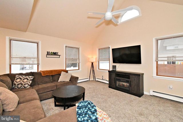 2835 BOWMAN AVE, Bensalem, PA 19020