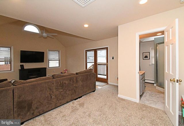 2835 BOWMAN AVE, Bensalem, PA 19020