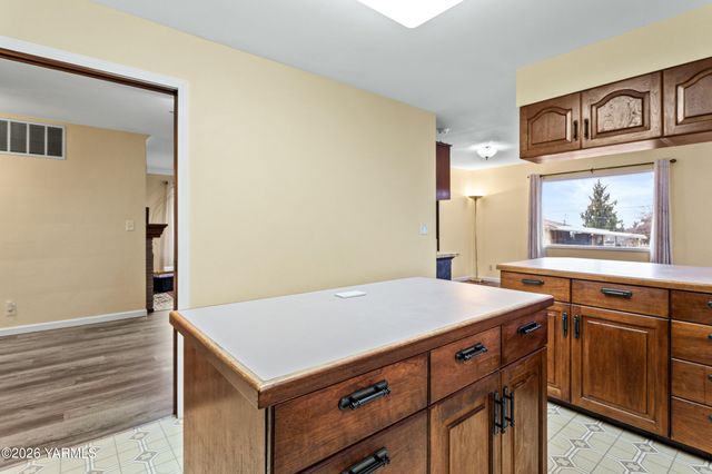 6601 W Lincoln Ave, Yakima, WA 98908