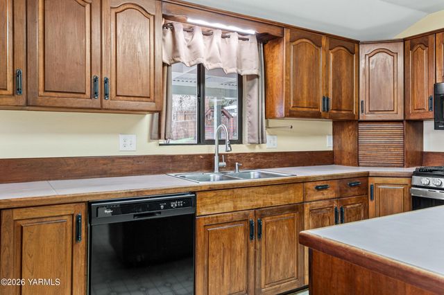 6601 W Lincoln Ave, Yakima, WA 98908