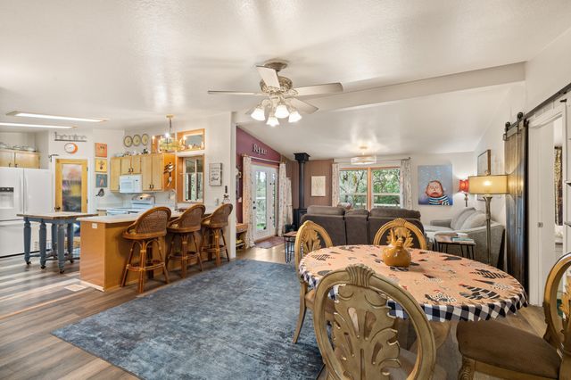 3134 W Evans Creek Road, Rogue River, OR 97537