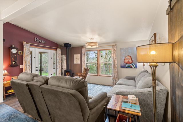 3134 W Evans Creek Road, Rogue River, OR 97537