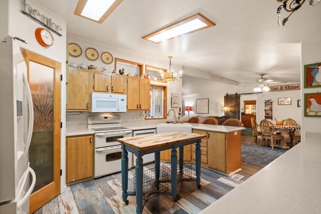 3134 W Evans Creek Road, Rogue River, OR 97537