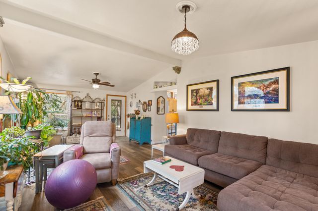 3134 W Evans Creek Road, Rogue River, OR 97537