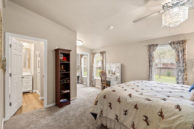 3134 W Evans Creek Road, Rogue River, OR 97537