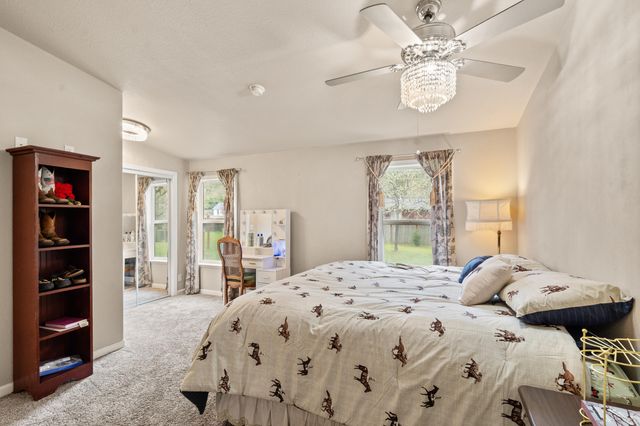 3134 W Evans Creek Road, Rogue River, OR 97537