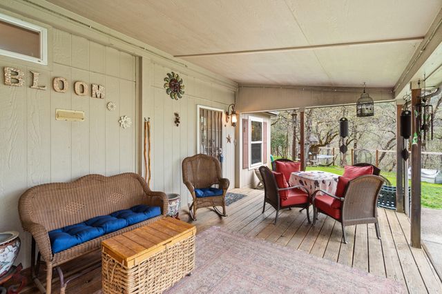 3134 W Evans Creek Road, Rogue River, OR 97537