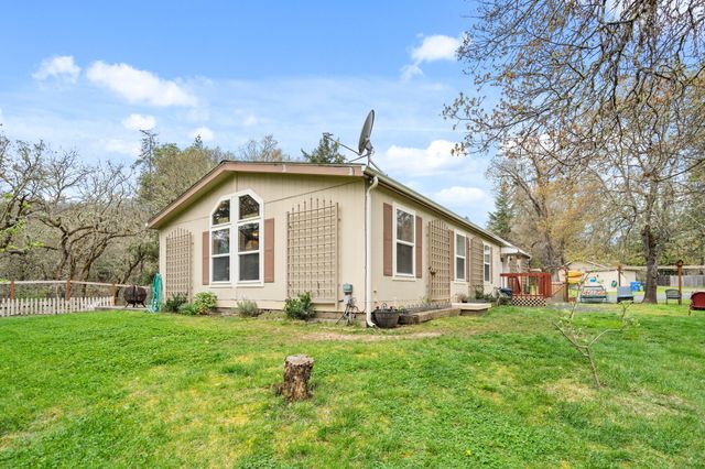 3134 W Evans Creek Road, Rogue River, OR 97537