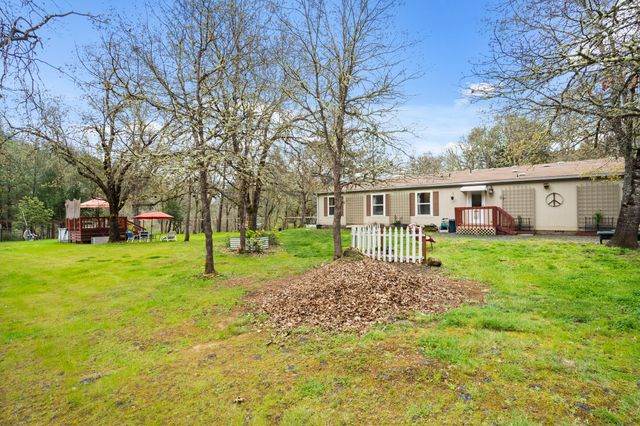 3134 W Evans Creek Road, Rogue River, OR 97537
